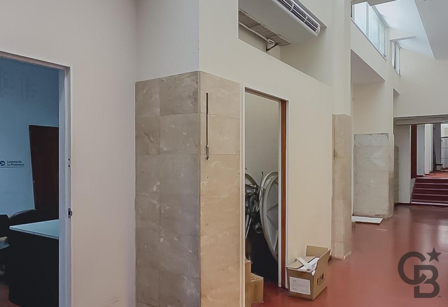 Foto de Local Oficinas 700 m2 con 3 vidrieras y 3 cocheras en La Plata, imagen 4