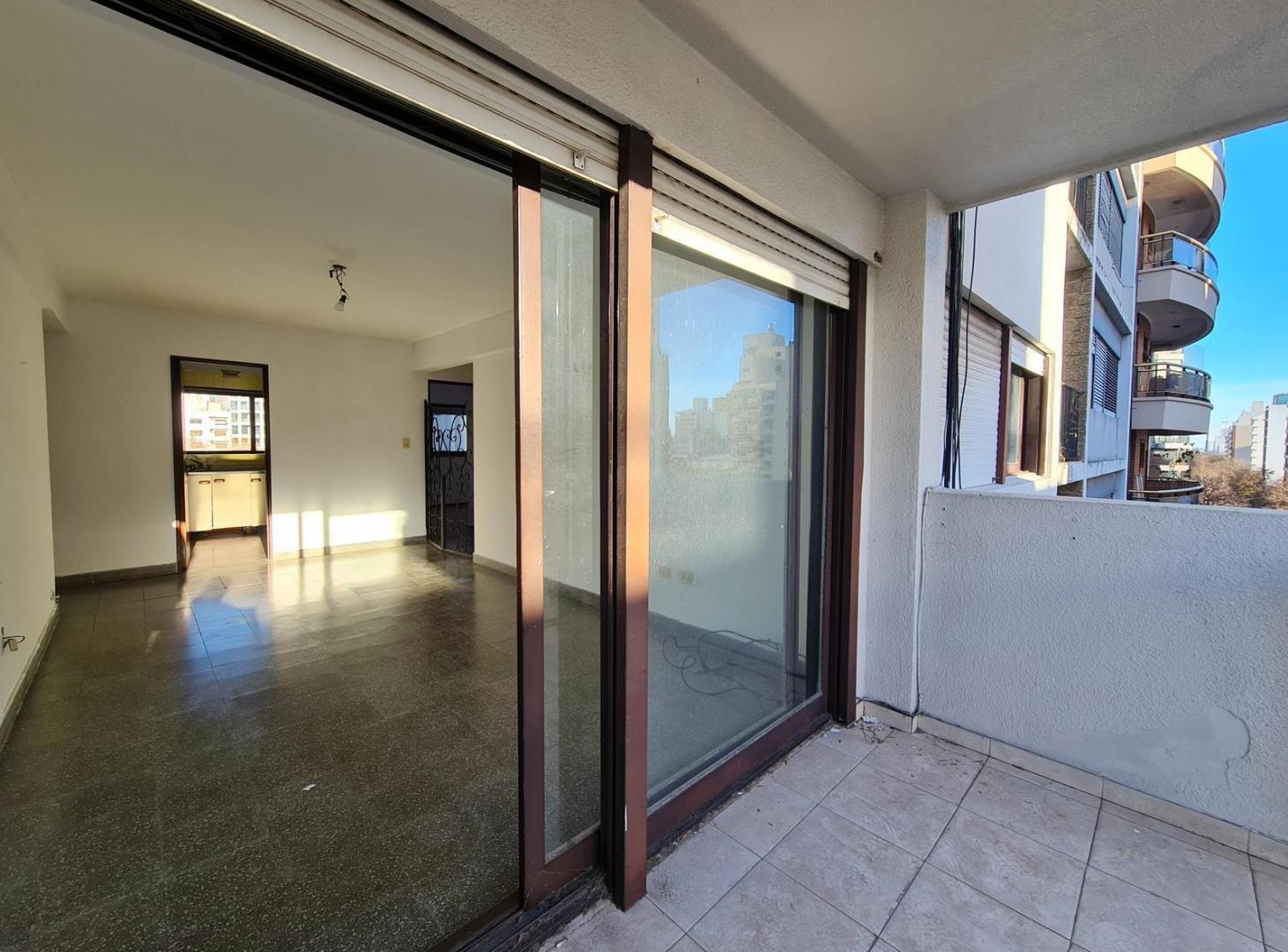 Foto de Departamento 2 DORMITORIOS y balcón al frente en Esq. 12 y 47, imagen 1