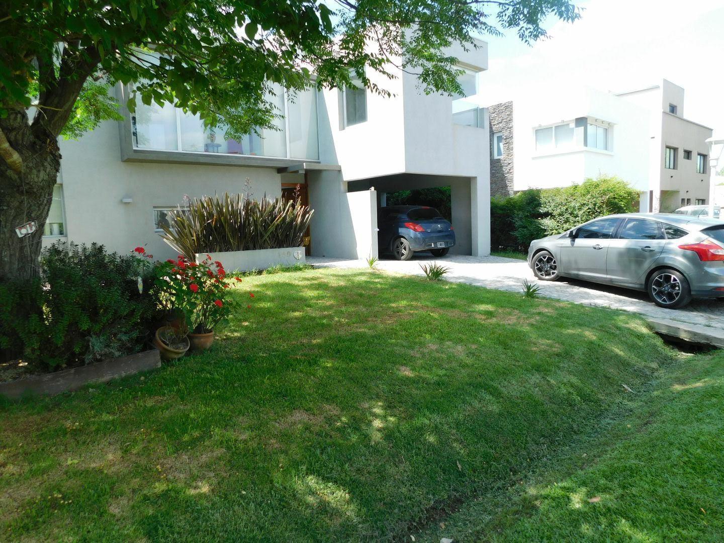 Foto de Casa en venta 3 dormitorios Altos de Hudson II Lote 140 Berazategui, imagen 1