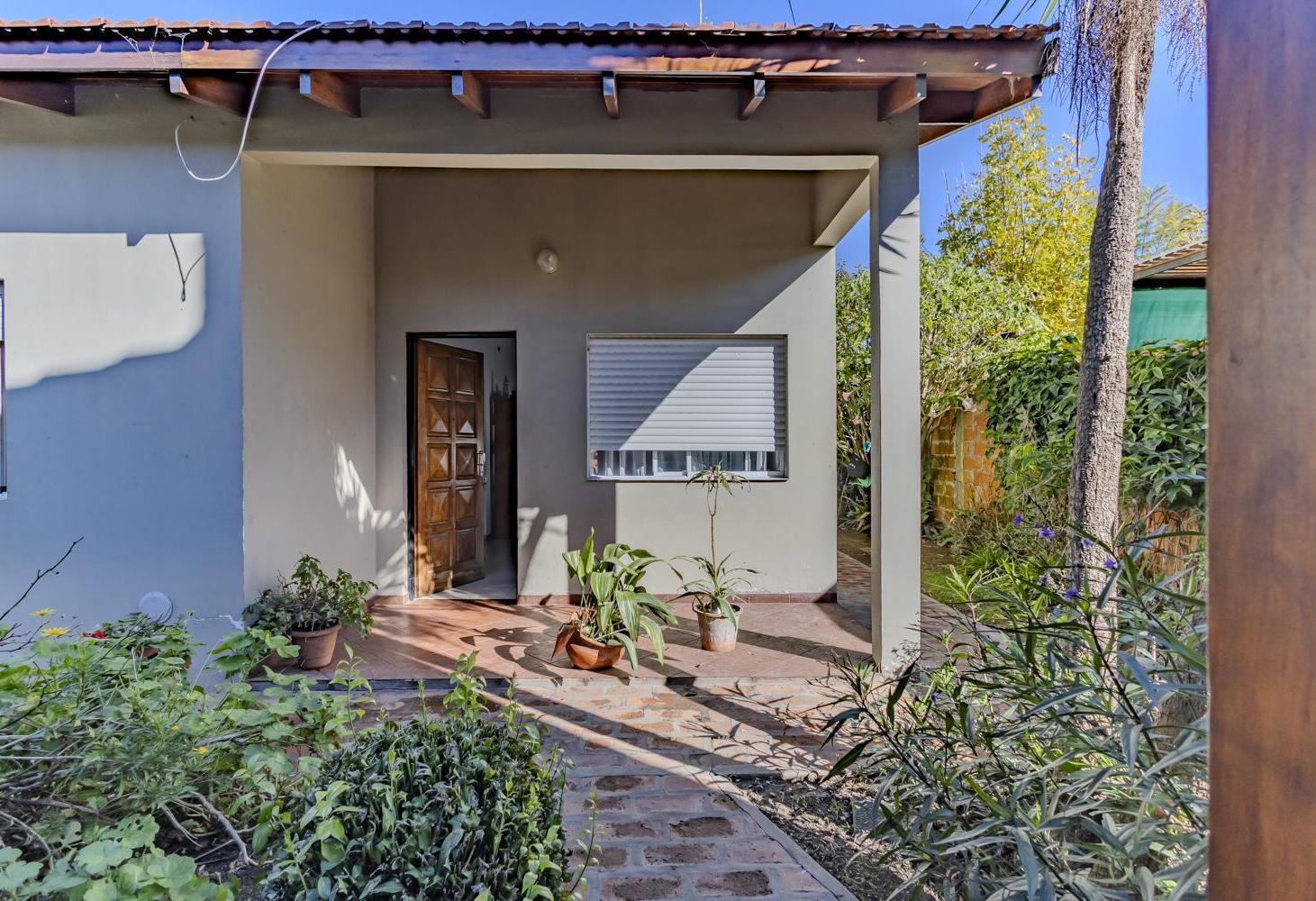 Foto de VENTA VILLA ELISA Casa de dos habitaciones y pileta, con departamento, imagen 4