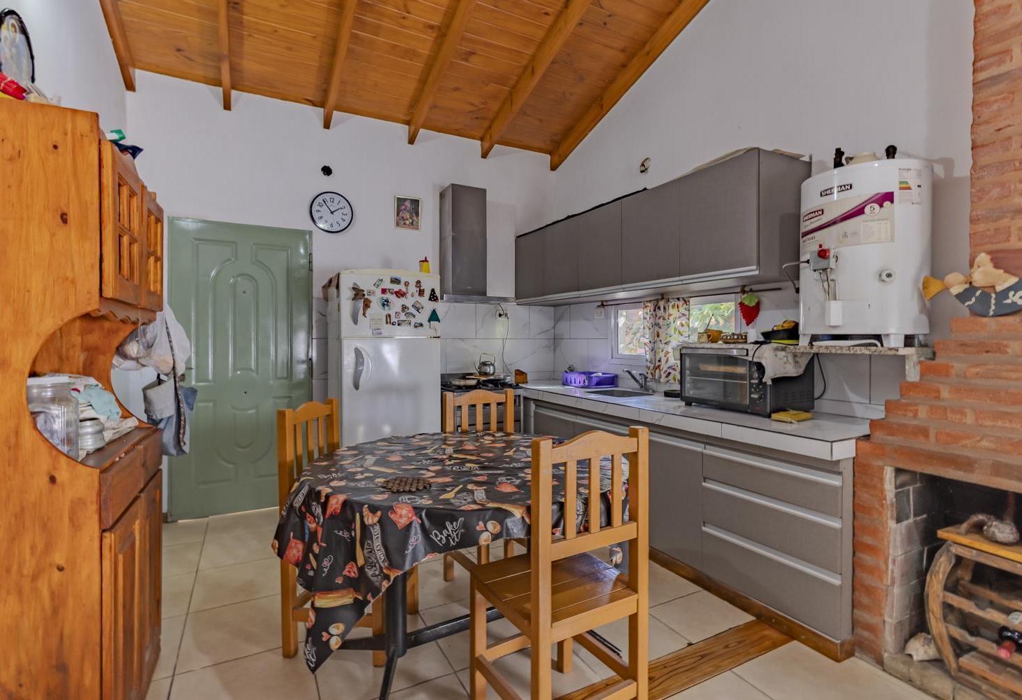 Foto de VENTA VILLA ELISA Casa de dos habitaciones y pileta, con departamento, imagen 5