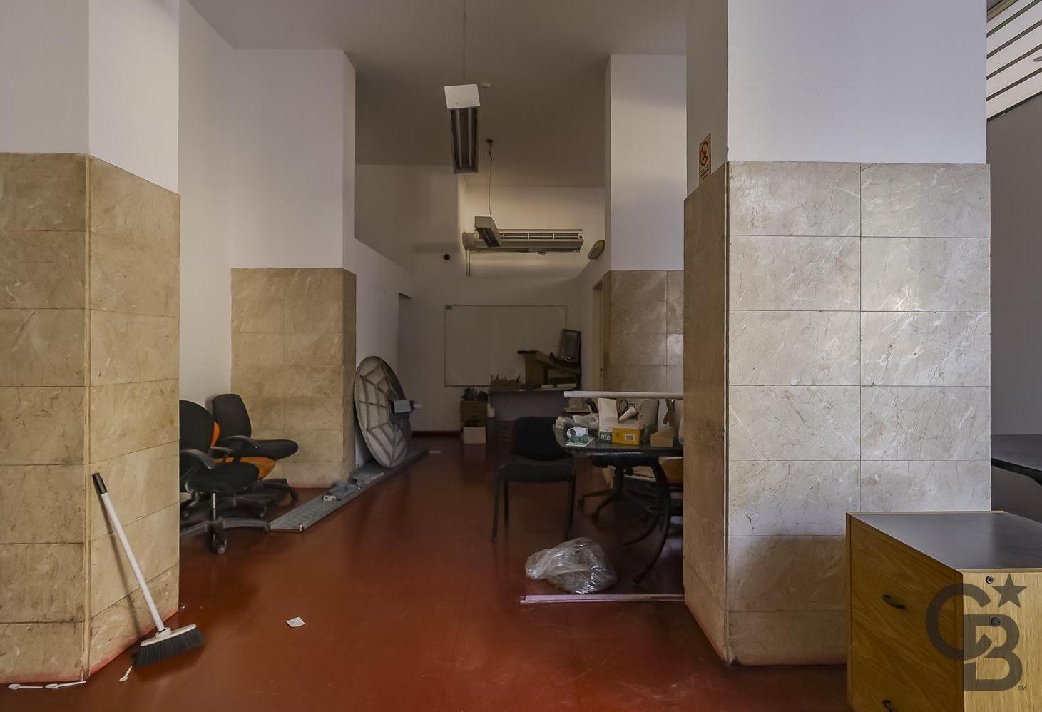 Foto de Local Oficinas 700 m2 con 3 vidrieras y 3 cocheras en La Plata, imagen 3