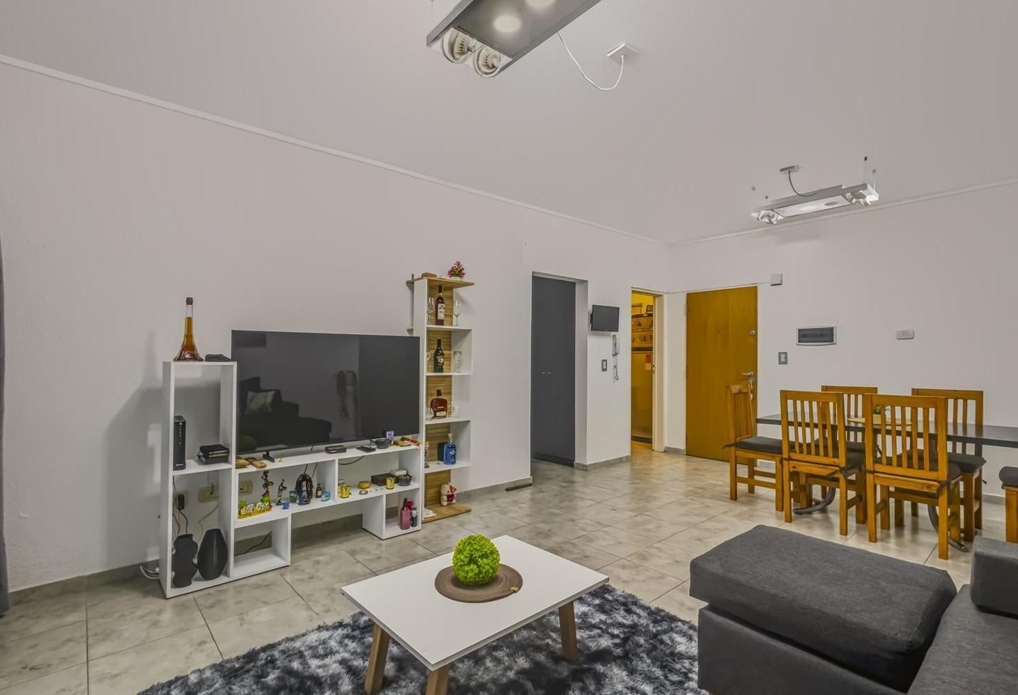 Foto de Calle 55 e 9 y 10, 1 DORMITORIO, 2do PISO AL FRENTE 2 AIRE, imagen 2