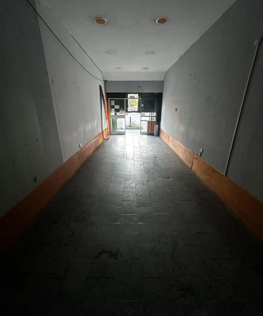 Local en Alquiler – Excelente Ubicación Comercial sobre Av. Hipólito Yrigoyen 4900 Lanus Oeste 1