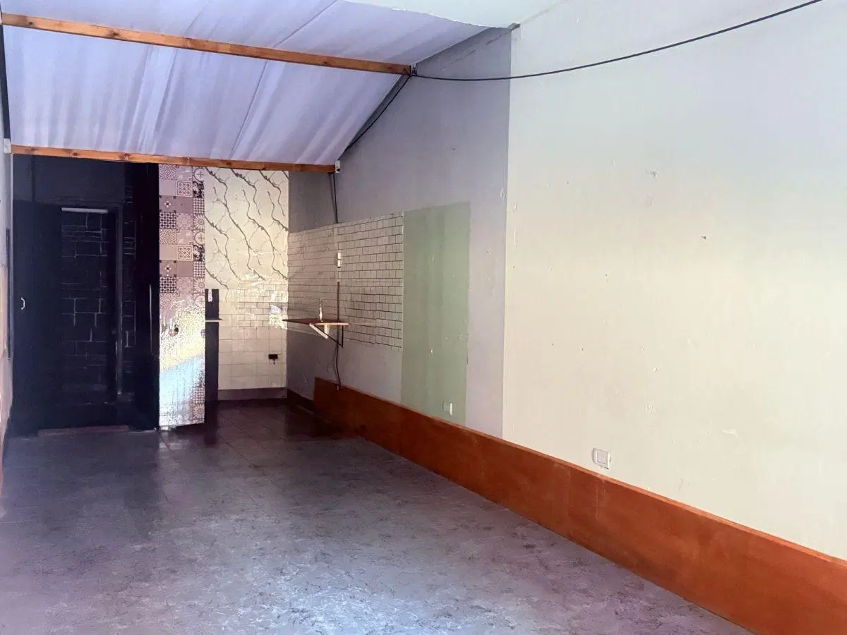 Local en Alquiler – Excelente Ubicación Comercial sobre Av. Hipólito Yrigoyen 4900 Lanus Oeste 3
