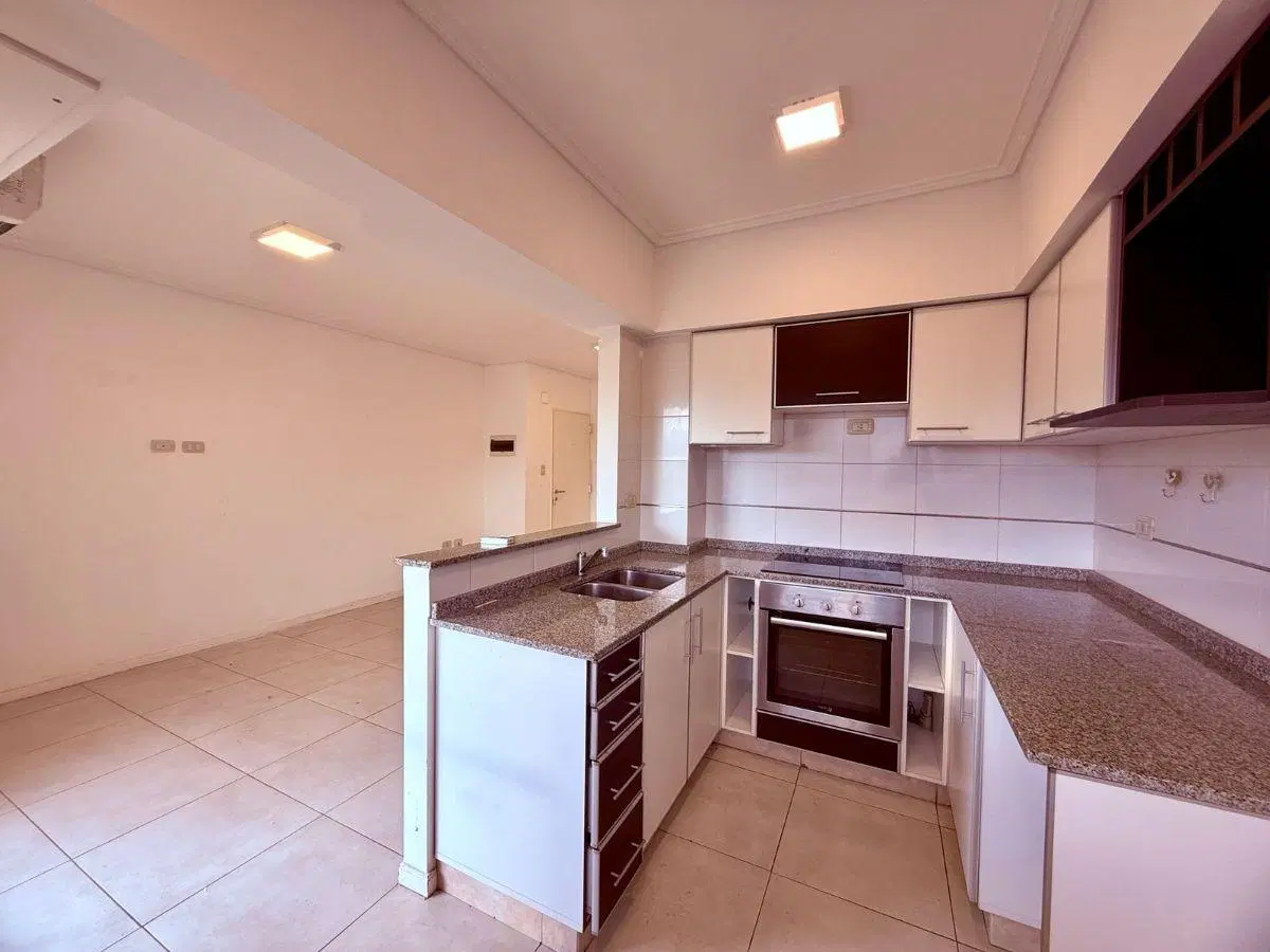 Alquiler Departamento 3 Ambientes c/ Cochera Cubierta en Lanús Oeste 1