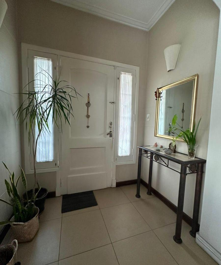 Foto de CASA 4 AMBIENTES C/COCHERA EN VENTA / LOMAS DE ZAMORA APTO CREDITO, imagen 1