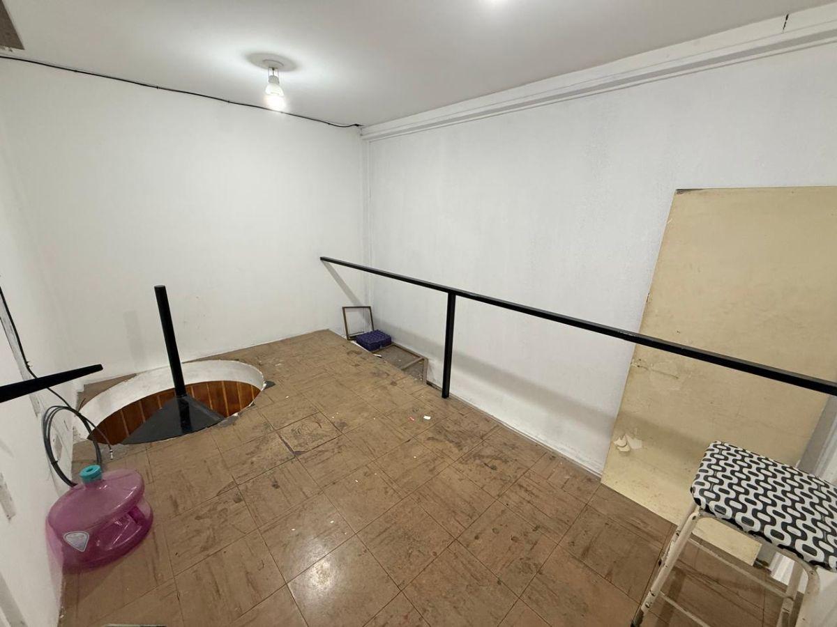 Foto de VENTA LOCAL EN LANUS ESTE - GALERIA CENTRAL, imagen 2