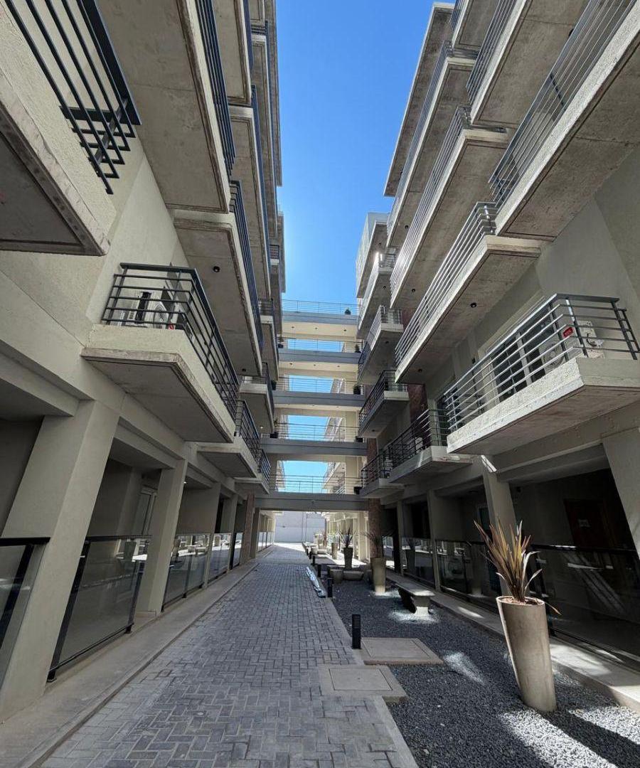 Foto de VENTA DEPARTAMENTO 4 AMB - LANUS ESTE OPORTUNIDAD, imagen 2