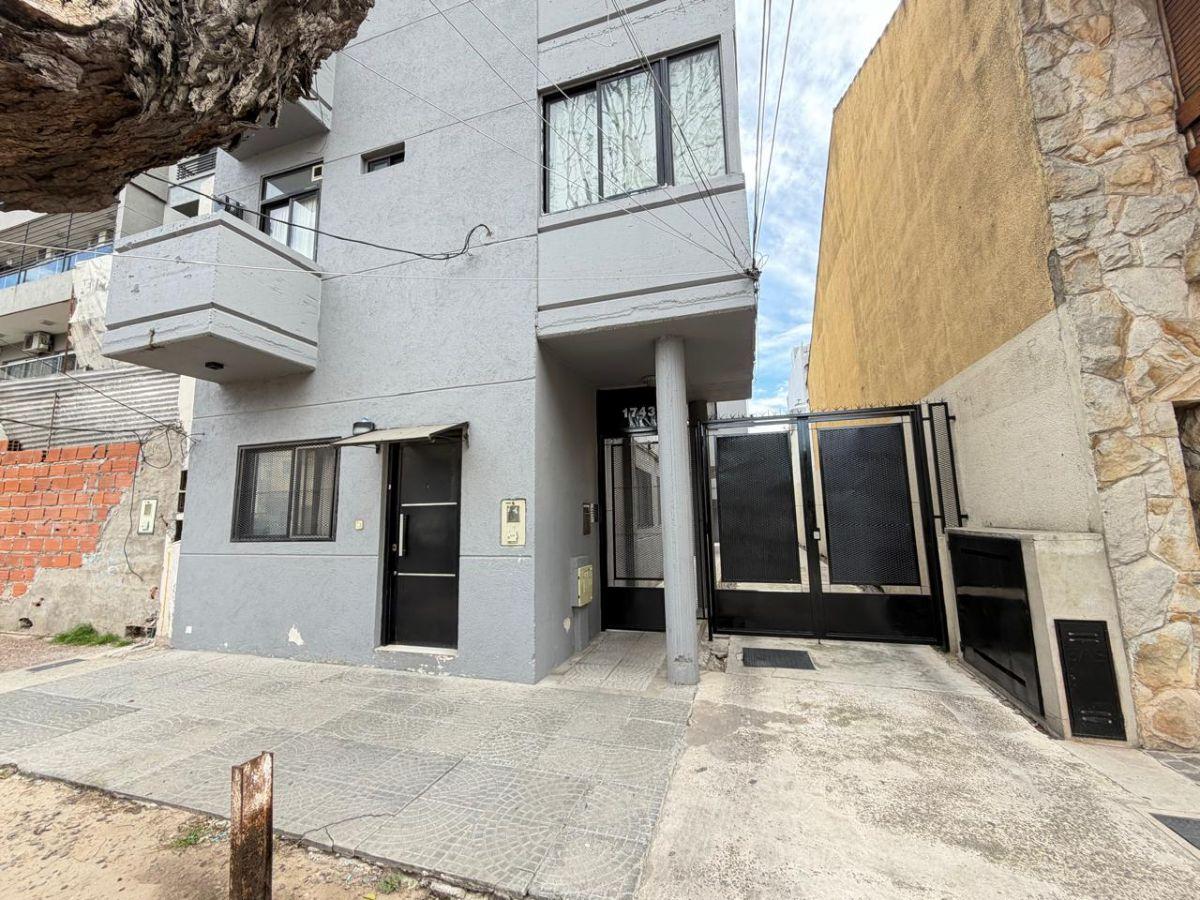 Foto de ALQUILER DEPARTAMENTO DUPLEX 3 AMBIENTES - LANUS OESTE, imagen 1