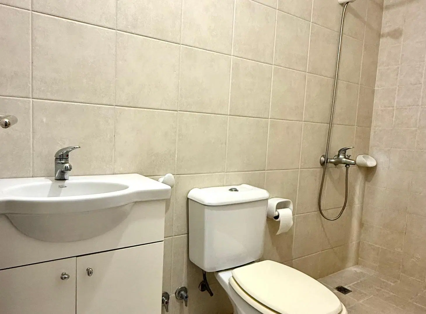 Belgrano venta semipiso contrafrente: 2 dormitorios, 2 baños, balcón aterrazado, palier privado. 4
