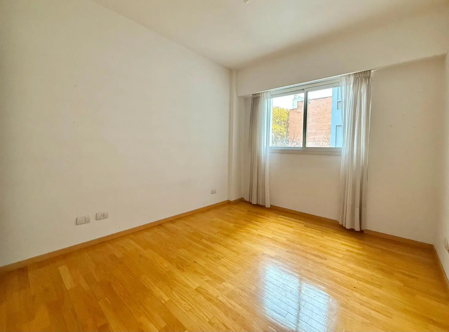 Belgrano venta semipiso contrafrente: 2 dormitorios, 2 baños, balcón aterrazado, palier privado. 5