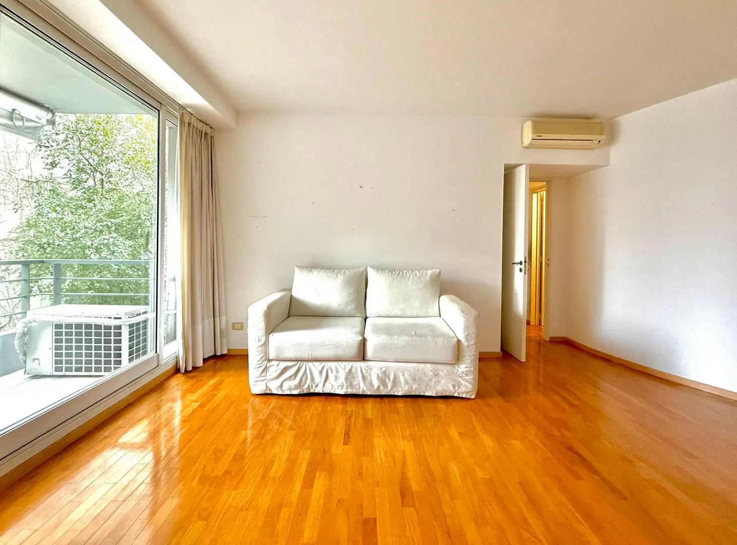 Nuñez: venta semipiso contrafrente: 2 dormitorios, 2 baños, balcón aterrazado, palier privado. 2