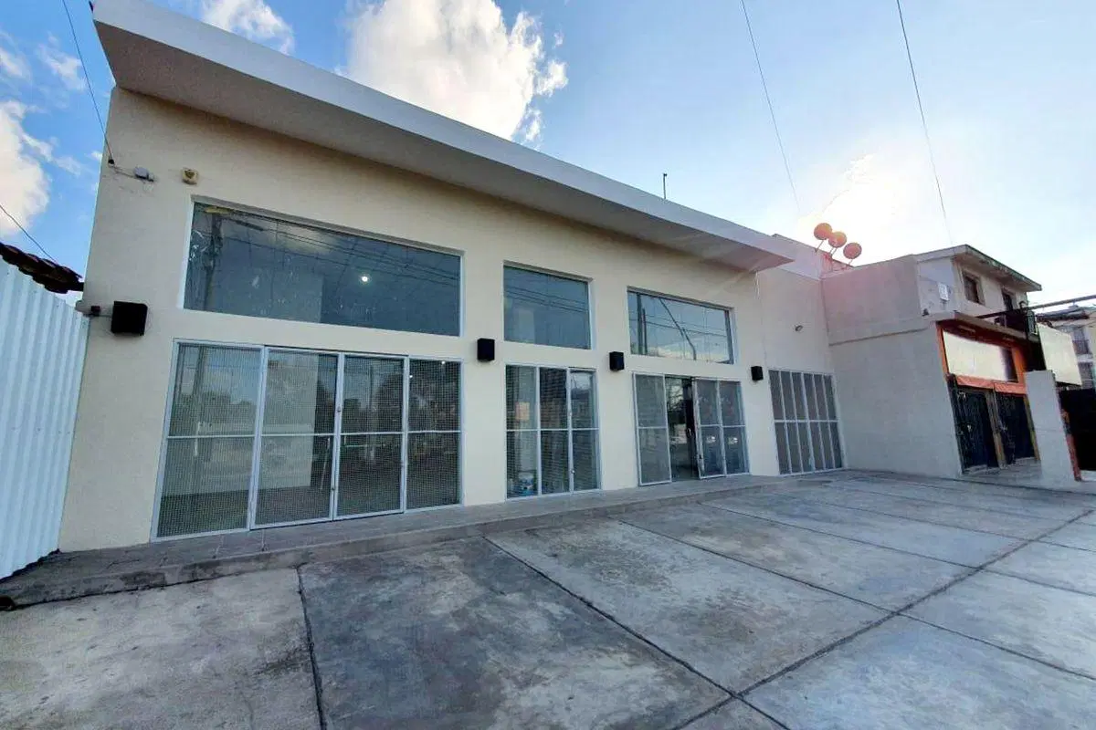 Dueño Alquila Excelente Local Comercial Av. Donato Alvarez Barrio Arguello 2