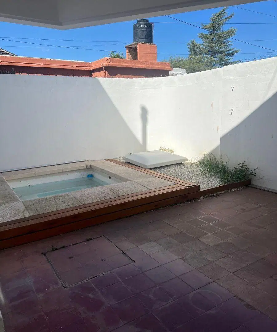Alquilo departamento 2 dor PB con pileta y cochera-Barrio Cerro de las Rosas 5