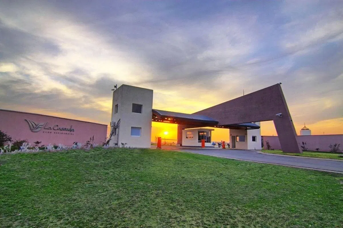 TERRENO DE 1700 M2 EN VENTA EN LA CASCADA COUNTRY GOLF ETAPA 2 1