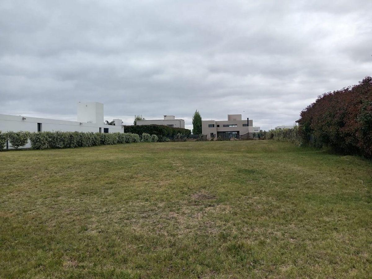 TERRENO DE 1700 M2 EN VENTA EN LA CASCADA COUNTRY GOLF ETAPA 2