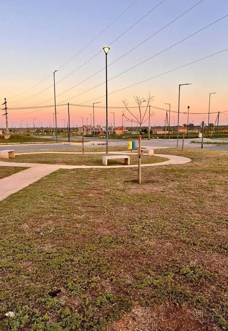 Terreno en venta 360 mts en DOCTA PARQUE con obras de infraestructuras pagas, apto locales y duplex 8