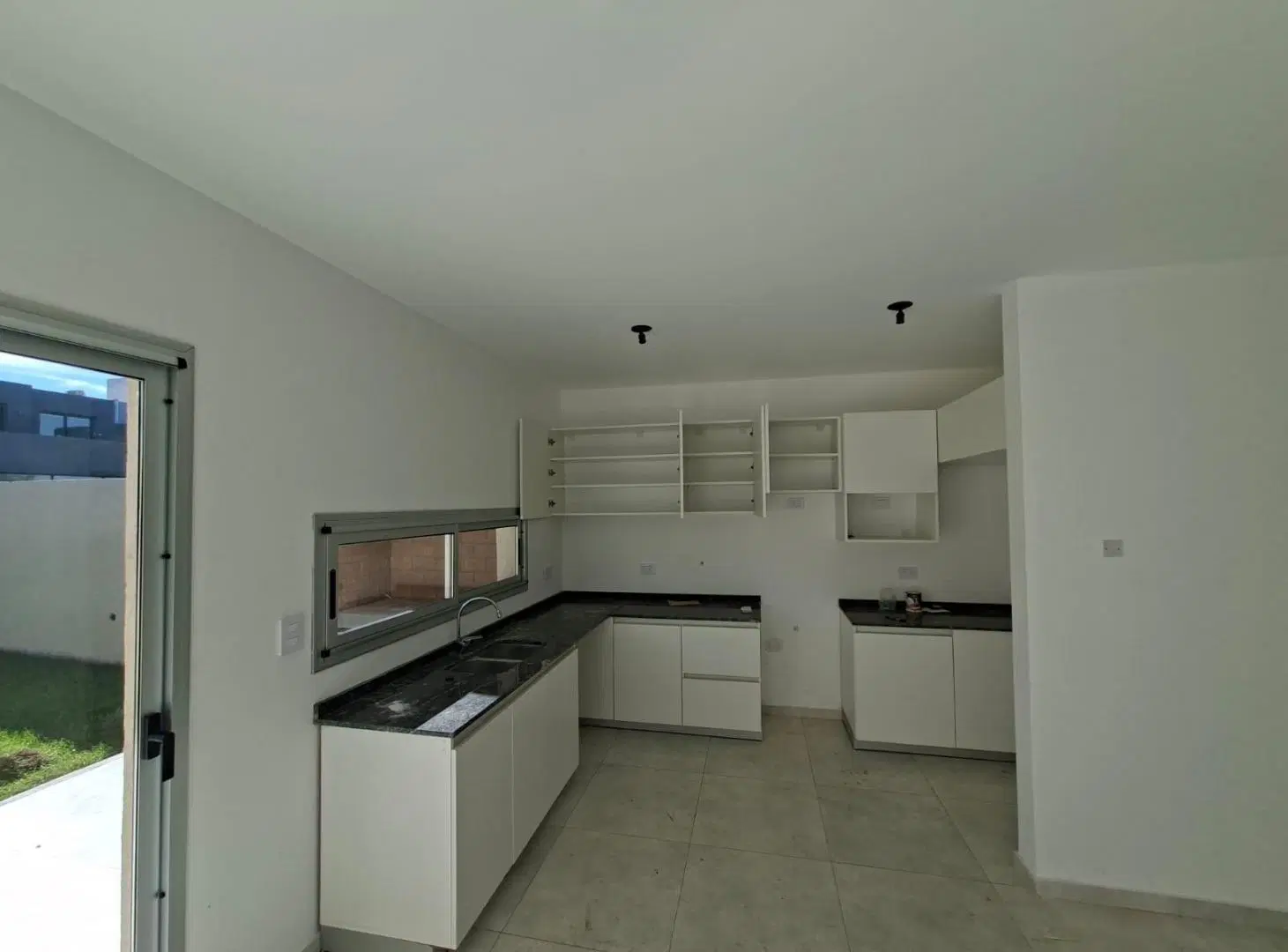 Venta Duplex Docta 3 Dormitorios 1 en suite 180 m2 terreno 130m2 cubierto con patio amplio 4