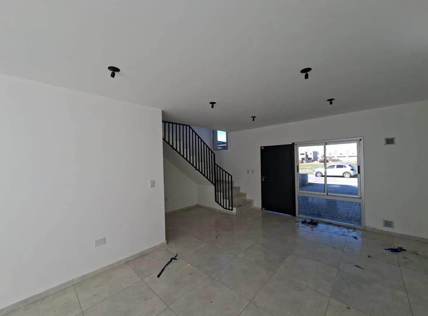 Venta Duplex Docta 3 Dormitorios 1 en suite 180 m2 terreno 130m2 cubierto con patio amplio 8