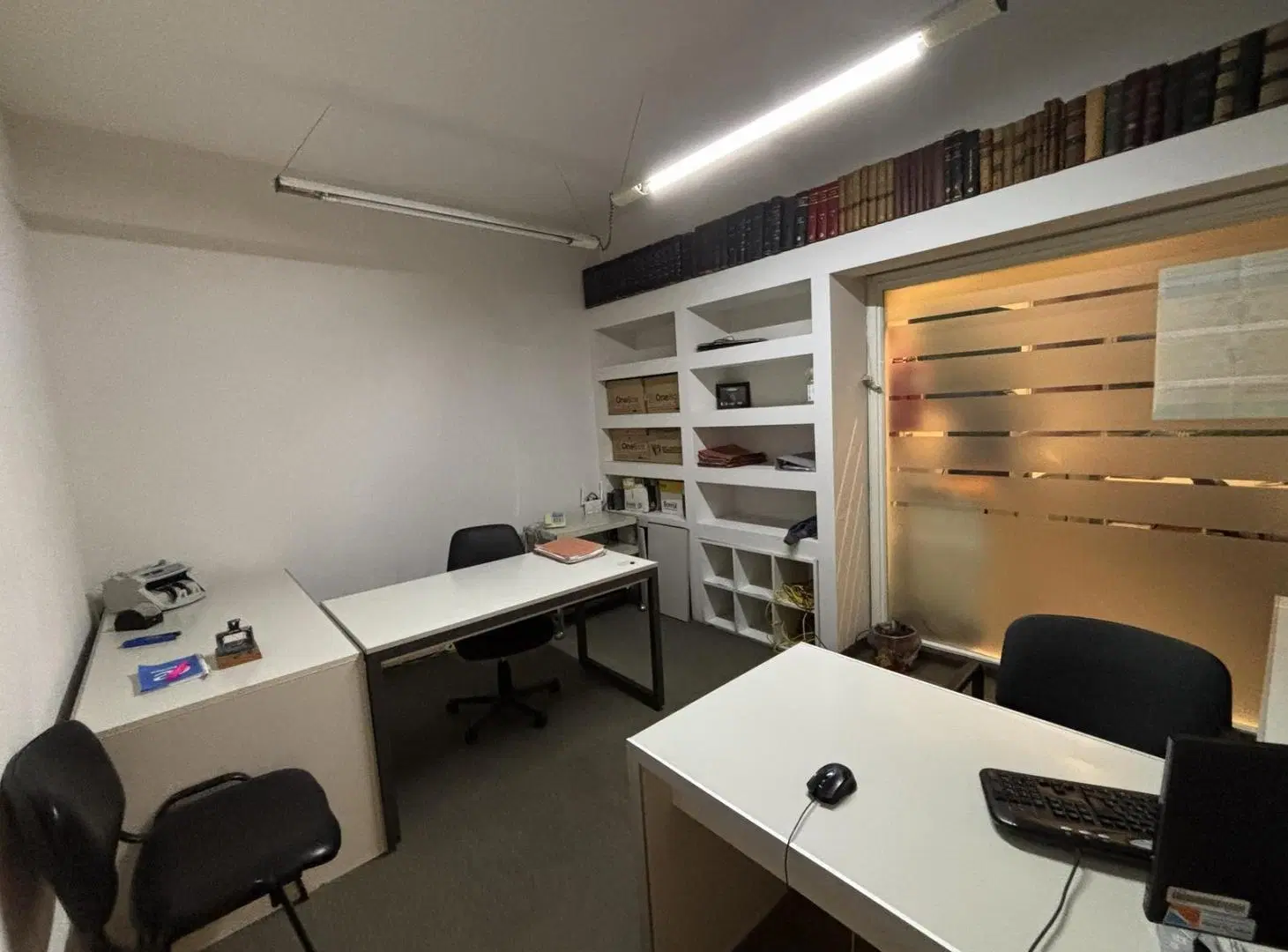 Oficina 300 m2 cubiertos en calle belgrano centro de cordoba acceso exclusivo recepcion cocina 8
