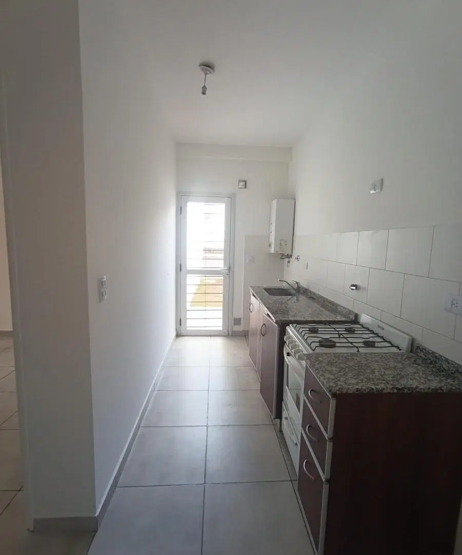 Departamento 1 dormitorio en planta baja con  patio en b° general paz 2
