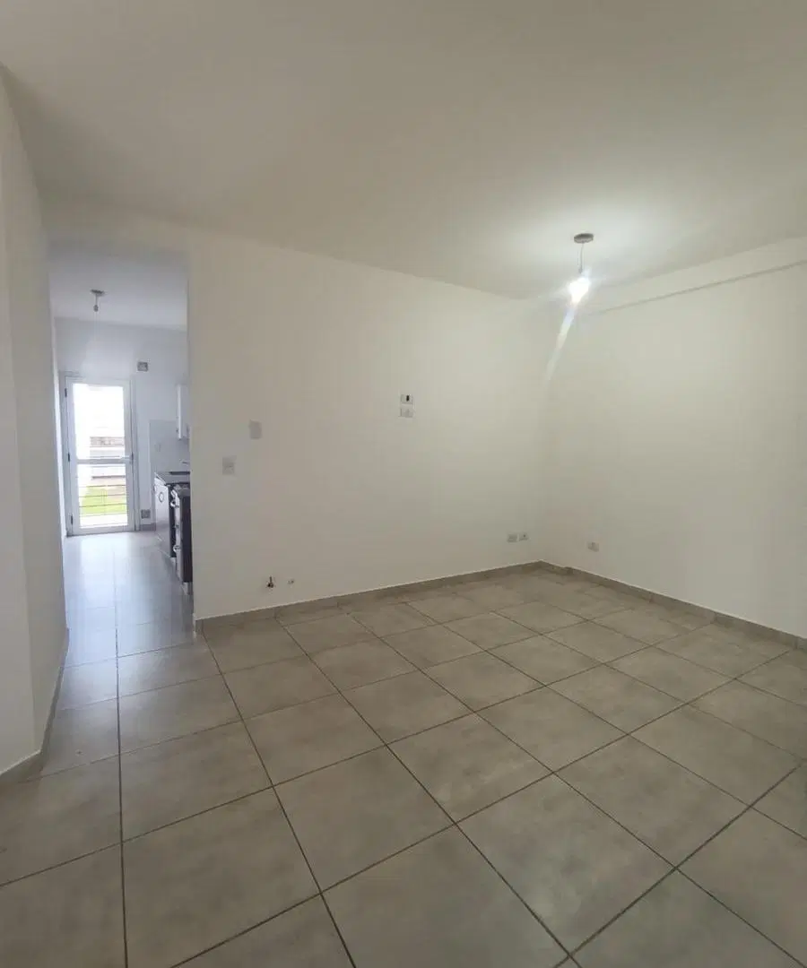 Departamento 1 dormitorio en planta baja con  patio en b° general paz 4