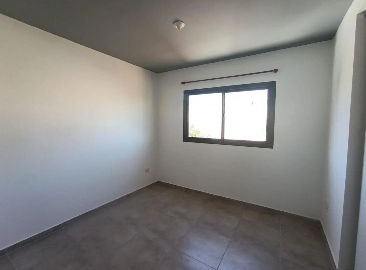 Departamento 2 dormitorios con balcón y cochera 2