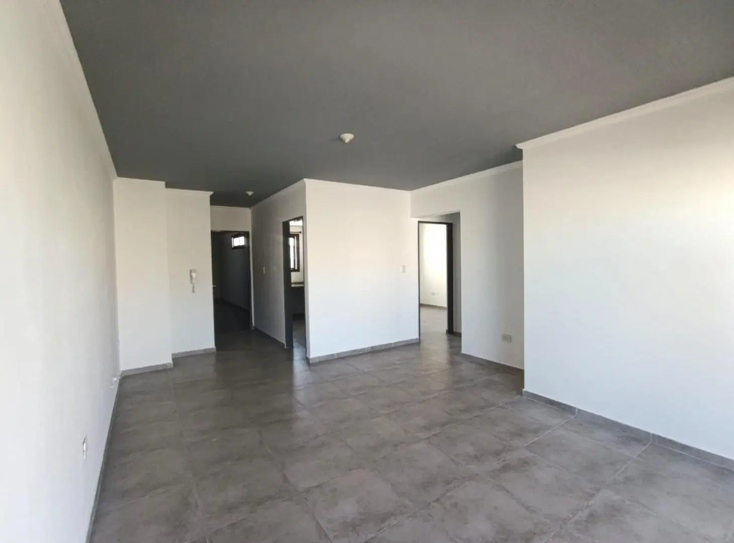 Departamento 2 dormitorios con balcón y cochera 8
