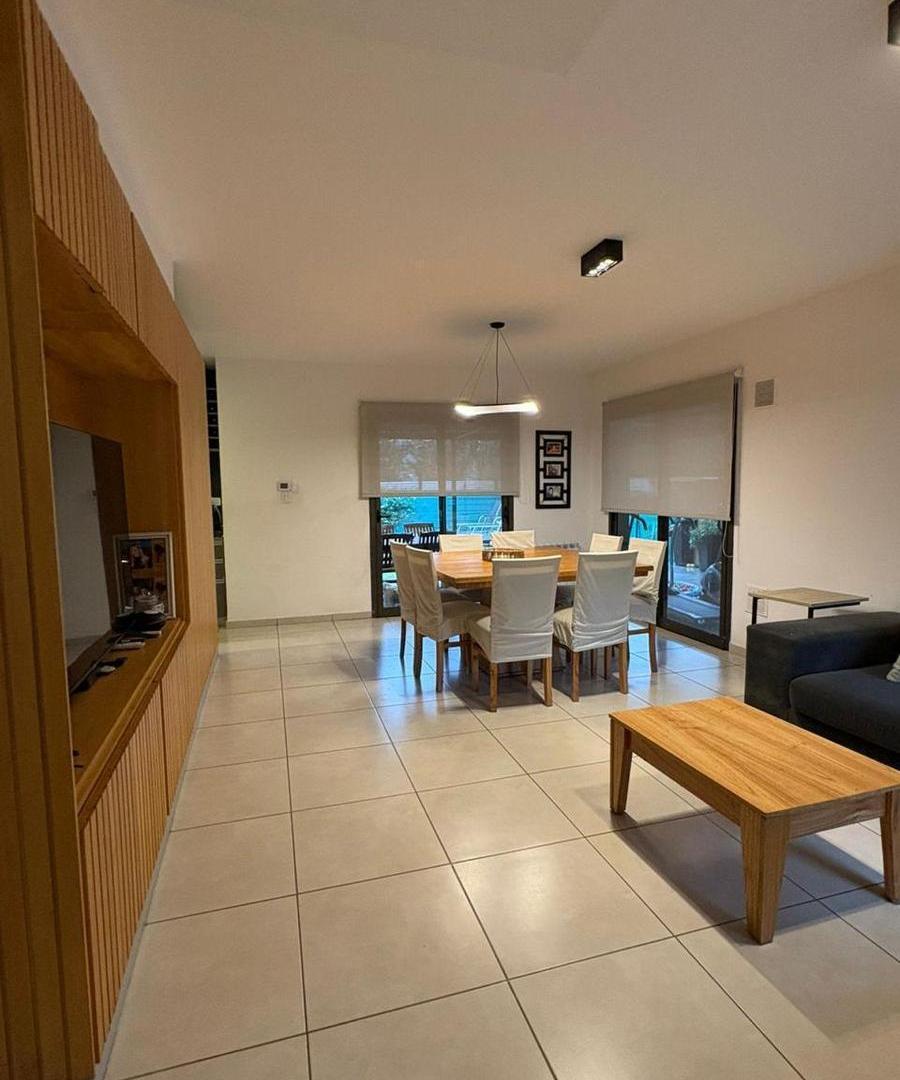 Foto de Casa Duplex 4 dormitorios en Valle escondido, imagen 1