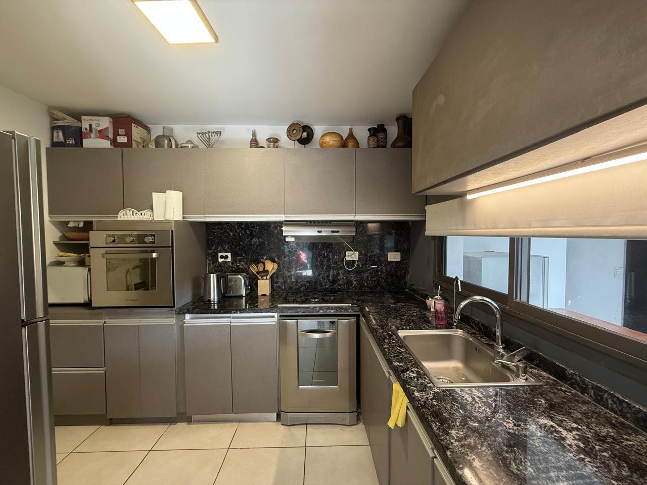 Foto de Casa Duplex 4 dormitorios en Valle escondido, imagen 3