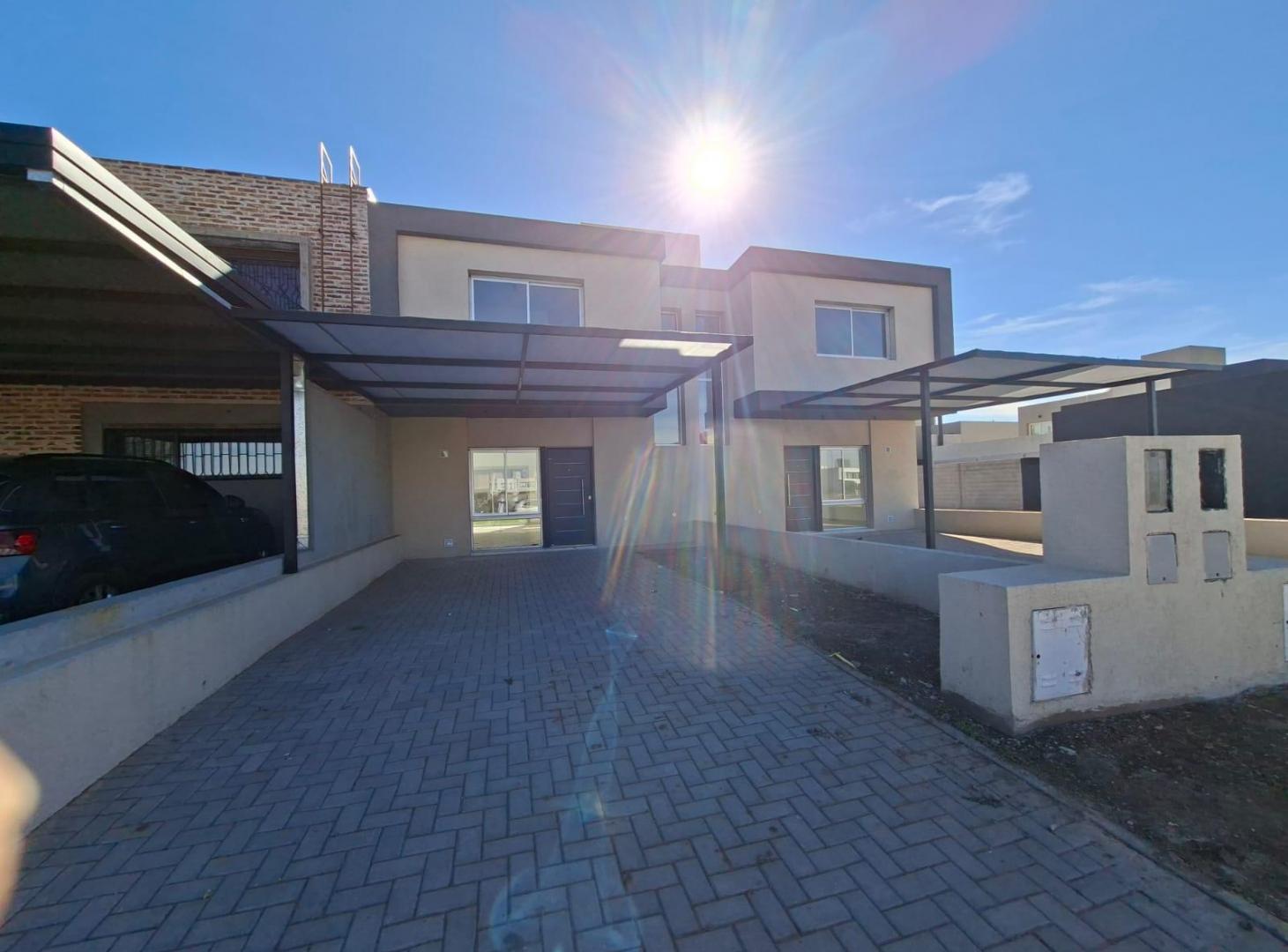 Foto de Venta Duplex Docta 3 Dormitorios 1 en suite 180 m2 terreno 130m2, imagen 3