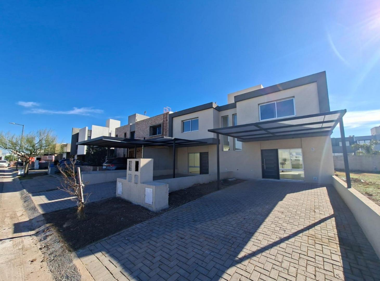 Foto de Venta Duplex Docta 3 Dormitorios 1 en suite 180 m2 terreno 130m2, imagen 1