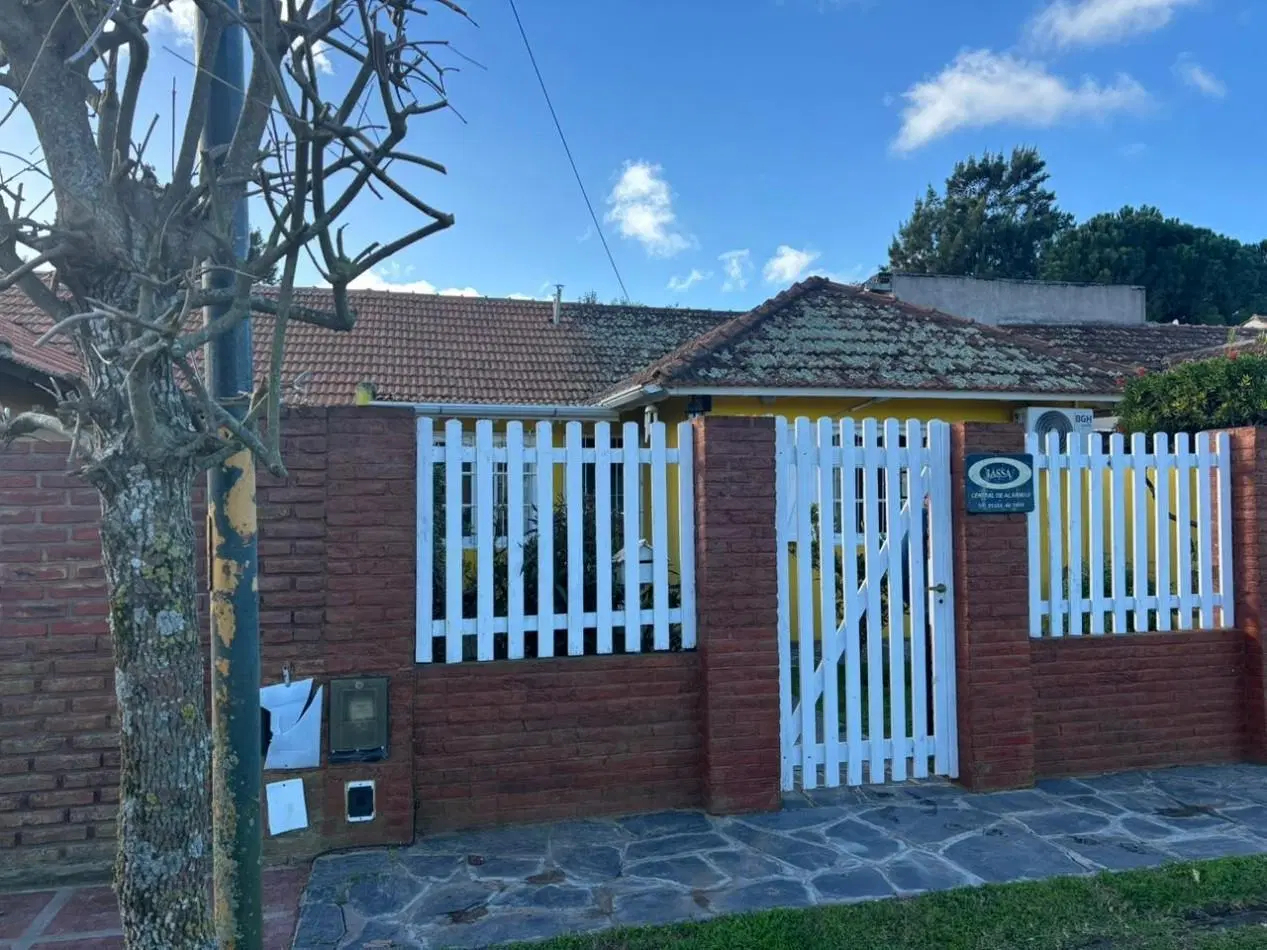CASA EN VENTA EN OSTENDE - PINAMAR 3