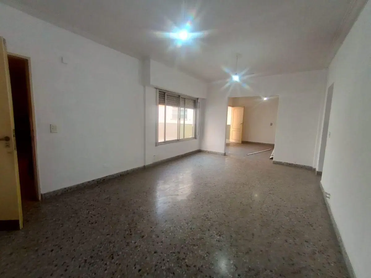 VENDO DEPARTAMENTO 3 AMB SOBRE AVENIDA ONSARI. 3