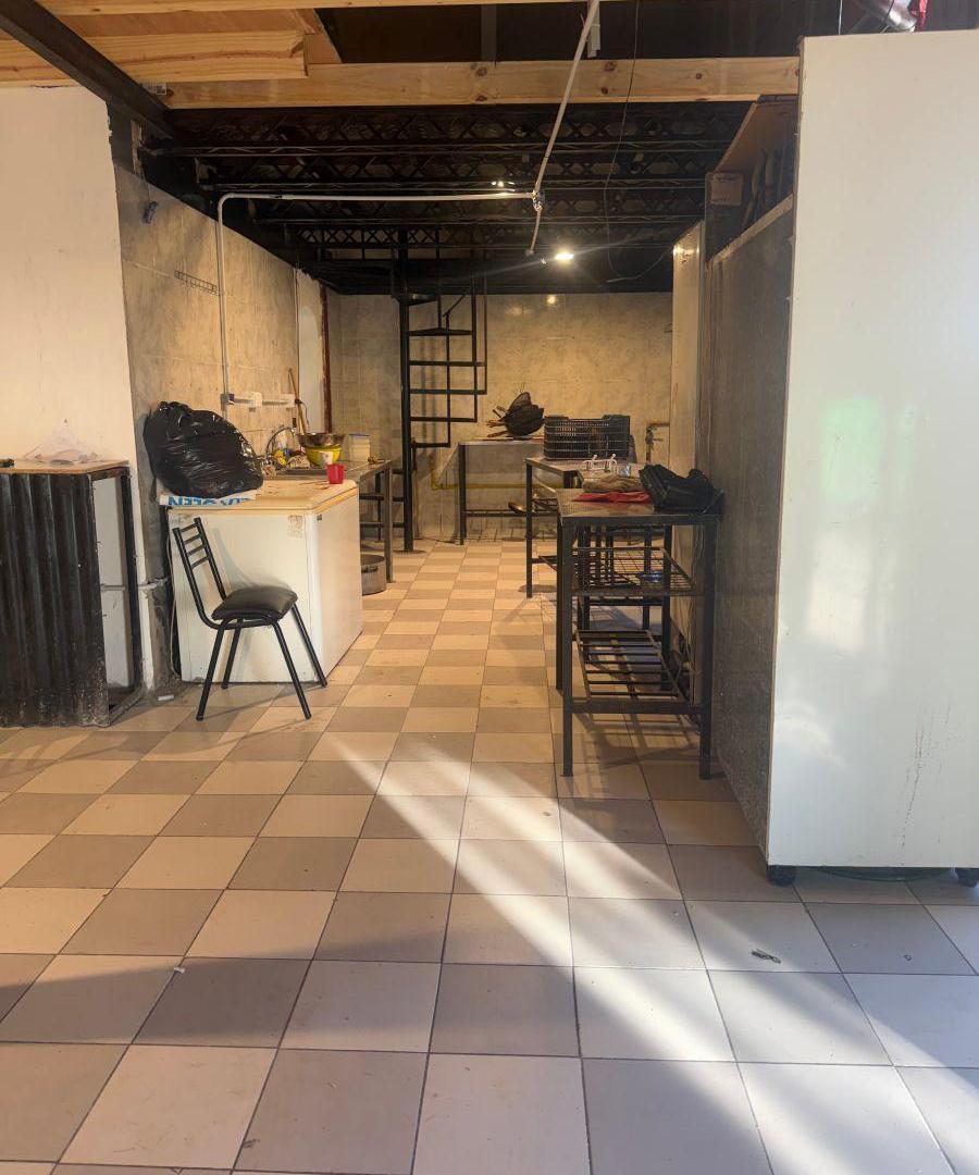 Foto de Local comercial en esquina en alquiler – San Cristóbal CABA, imagen 2