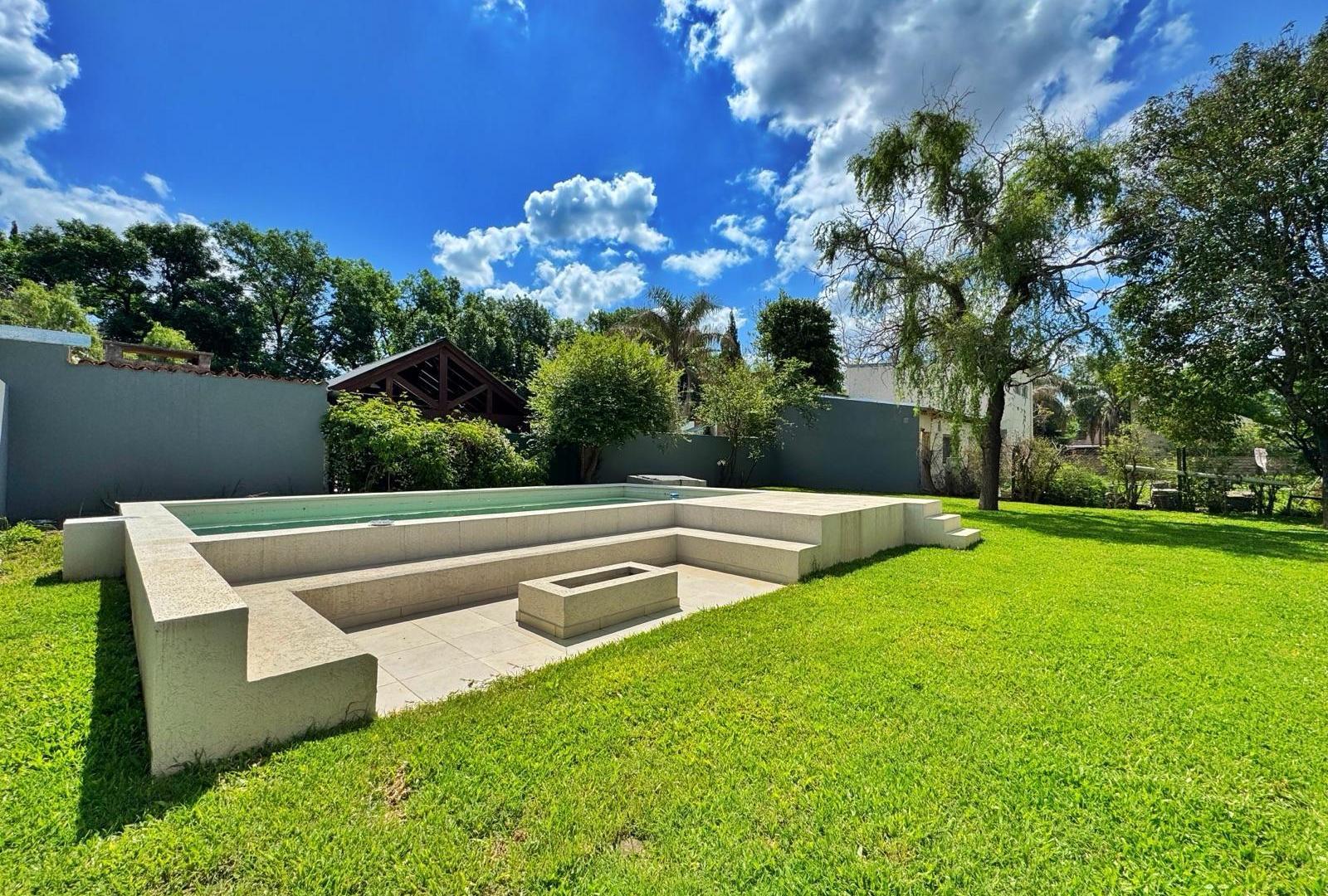 Casa a estrenar en Country Profesional en Funes - Parque Pileta Galeria Parrillero