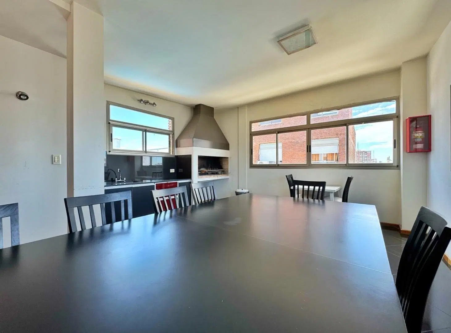 Departamento dos dormitorios en Centro de Rosario con pileta y quincho 3