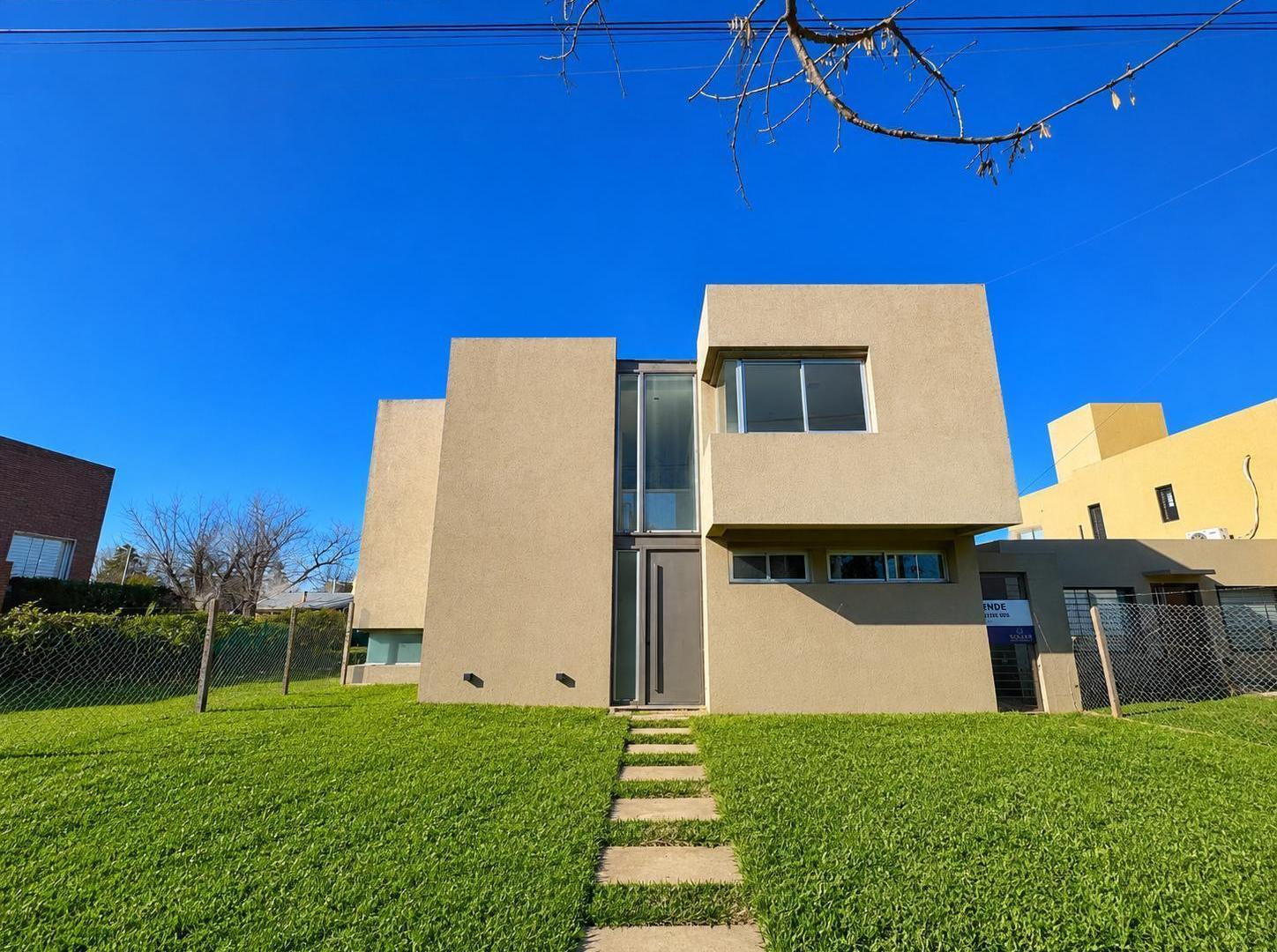 Foto de VENTA -FUNES , proximo Don Mateo y Country Profesional Casa de dos, imagen 3