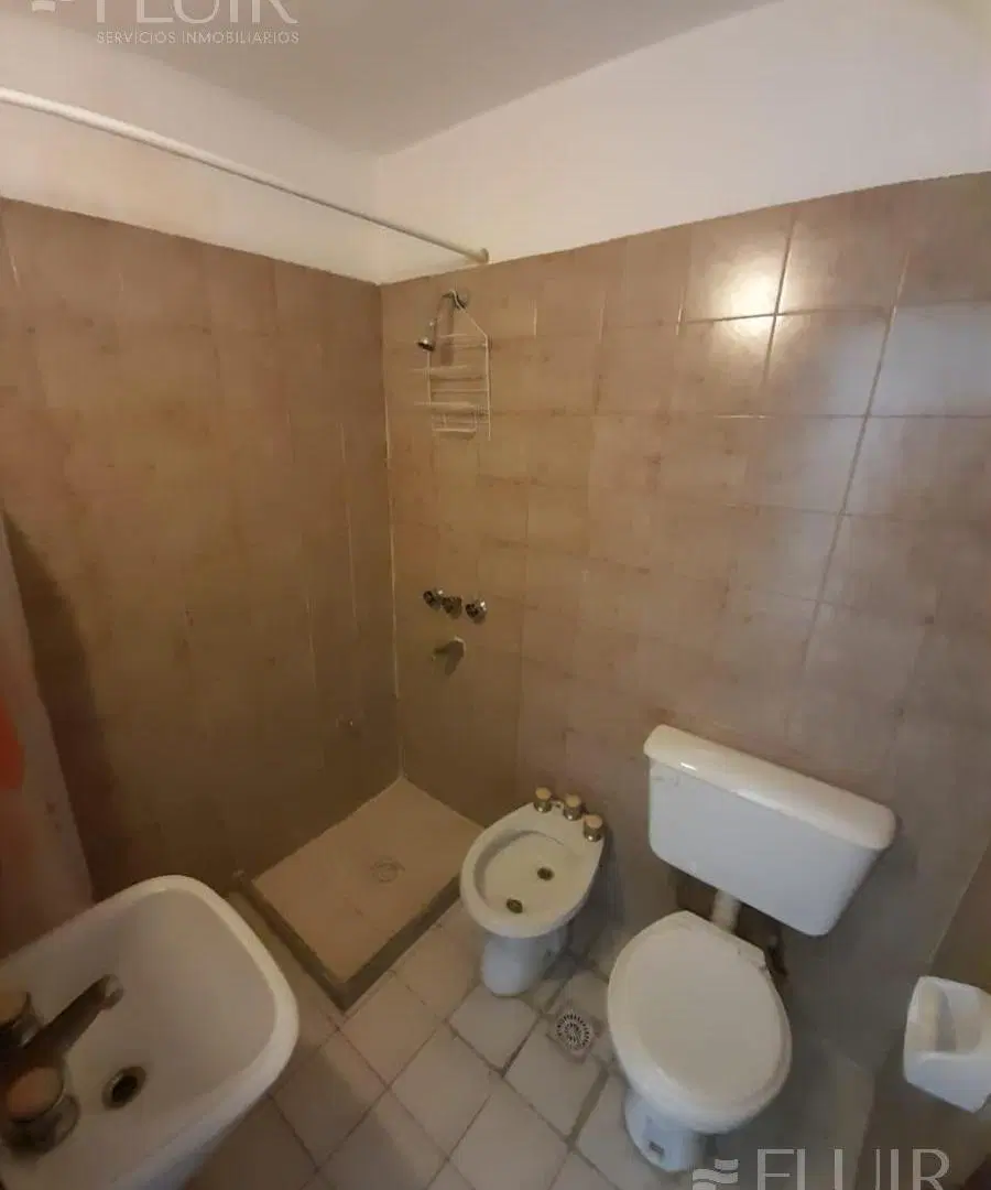 MONOAMBIENTE EN ALQUILER RIVADAVIA 150 PLENO CENTRO 2