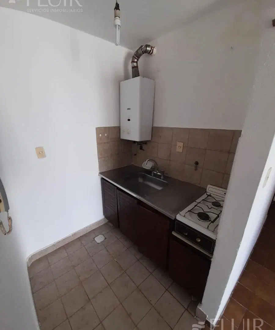 MONOAMBIENTE EN ALQUILER RIVADAVIA 150 PLENO CENTRO 4
