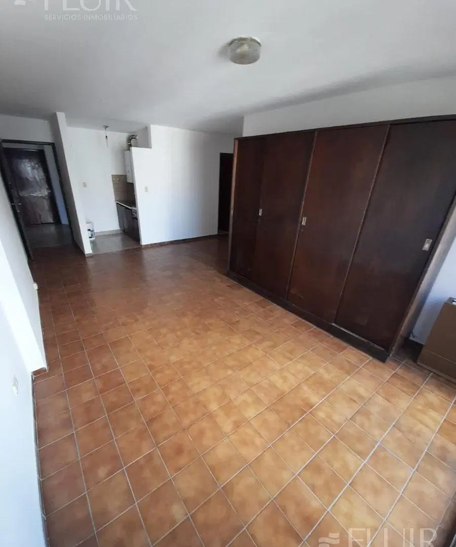 MONOAMBIENTE EN ALQUILER RIVADAVIA 150 PLENO CENTRO 3