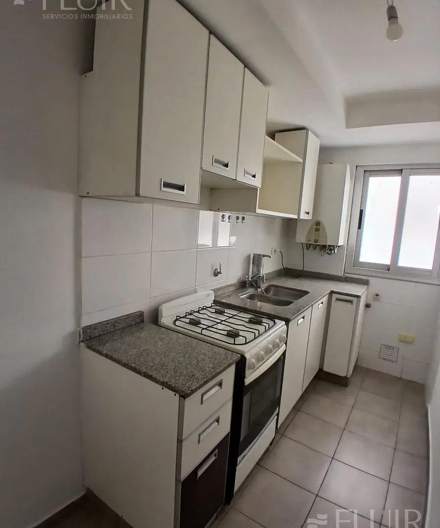 DEPARTAMENTO DE DORMITORIO Y MEDIO EN PARANA 635 PISO 17. 5