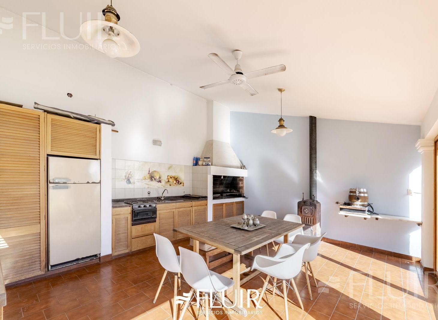 Foto de SE RECIBE MENOR | Casa con 3 Dormitorios, Pileta y Quincho en Cofico, imagen 2