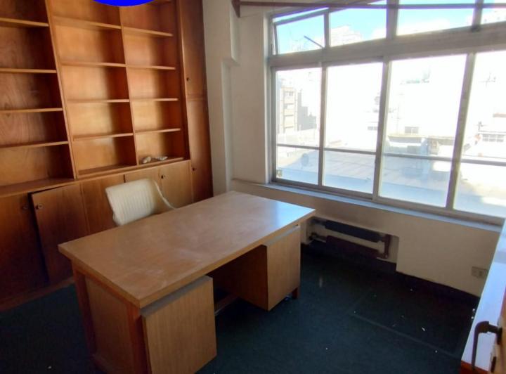 Foto de VENTA DE OFICINA - EDIFICIO PASAJE SACOA - ZONA CENTRO, imagen 2