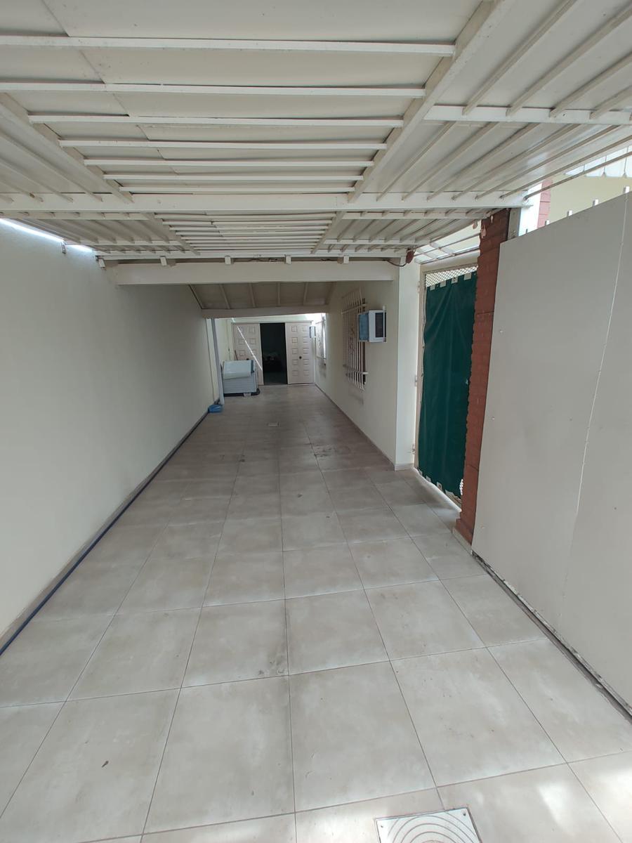 Excelente Chalet, Platanos 4