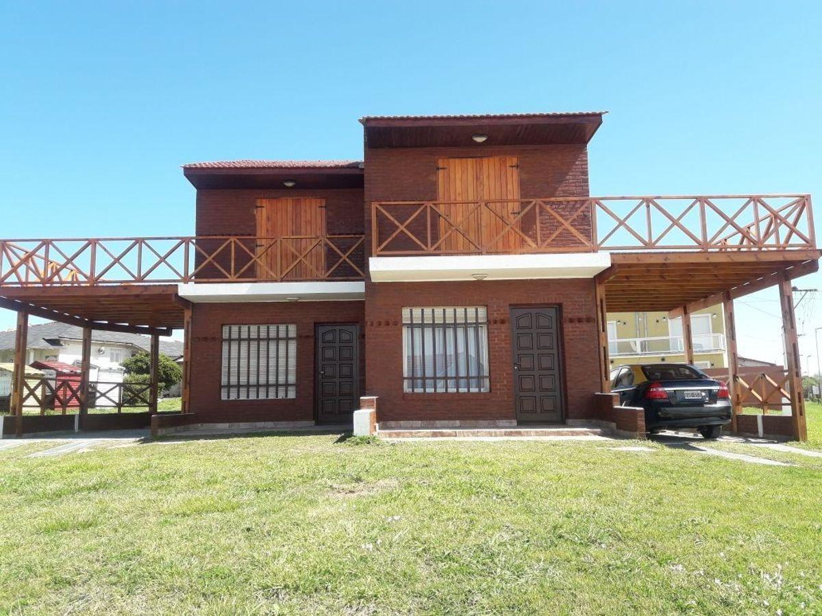 2 Duplex +Chalet con 416 m² en venta en Santa Clara del Mar con 3 dormitorios