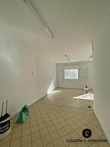 En Venta - Importante Propiedad Sobre Av Santibañez 4