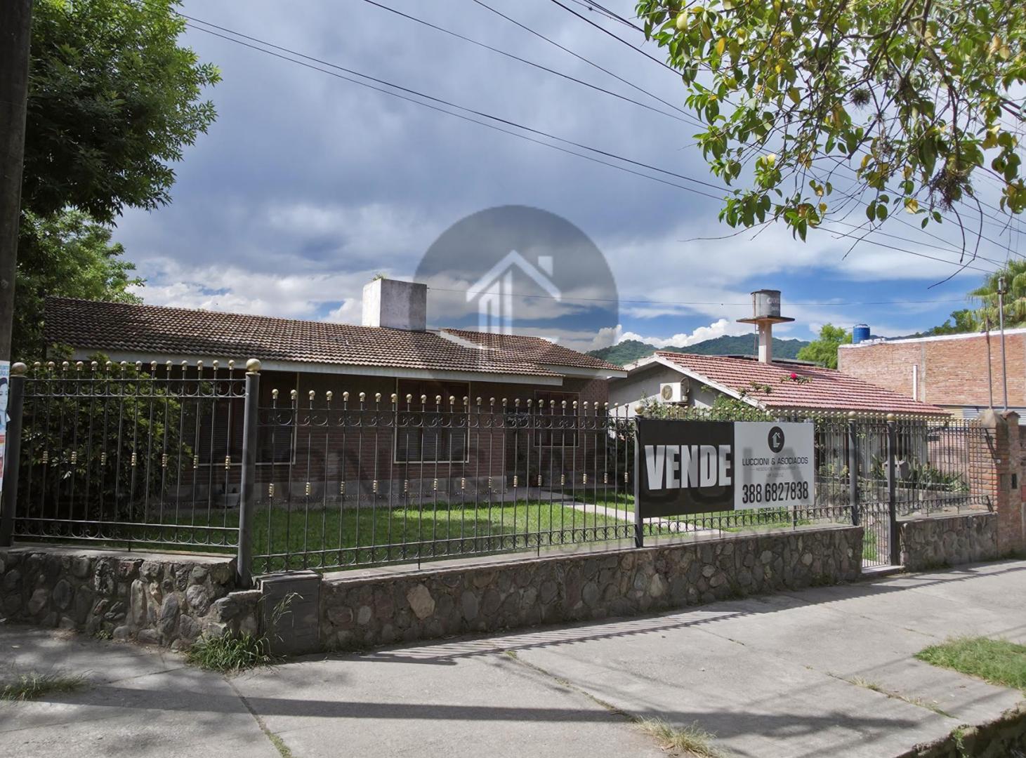Foto de EN VENTA - DESTACADA CASA EN ESQUINA - VILLA JARDÍN DE REYES, imagen 2