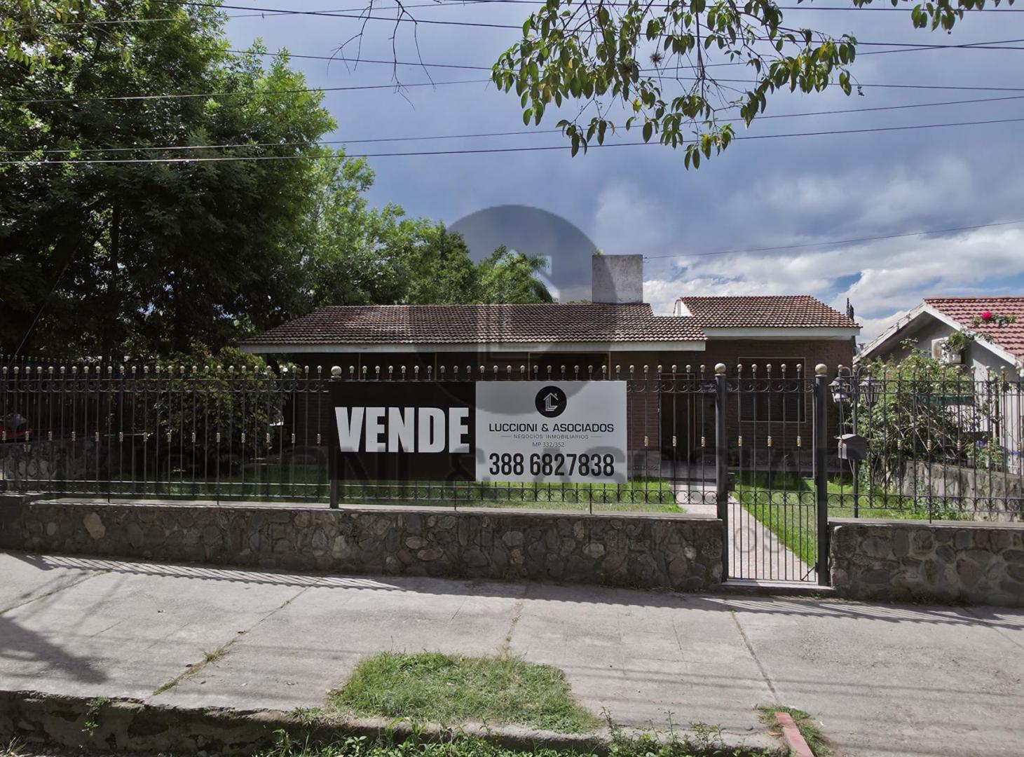 EN VENTA - DESTACADA CASA EN ESQUINA - VILLA JARDÍN DE REYES